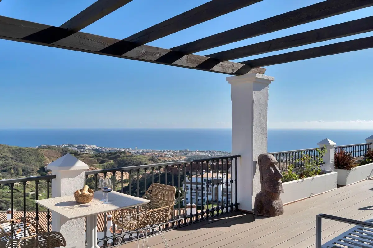 Penthouse for sale in Calahonda — photo 1