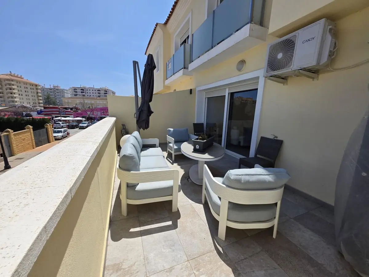 Townhouse for sale in Los Boliches — photo 1