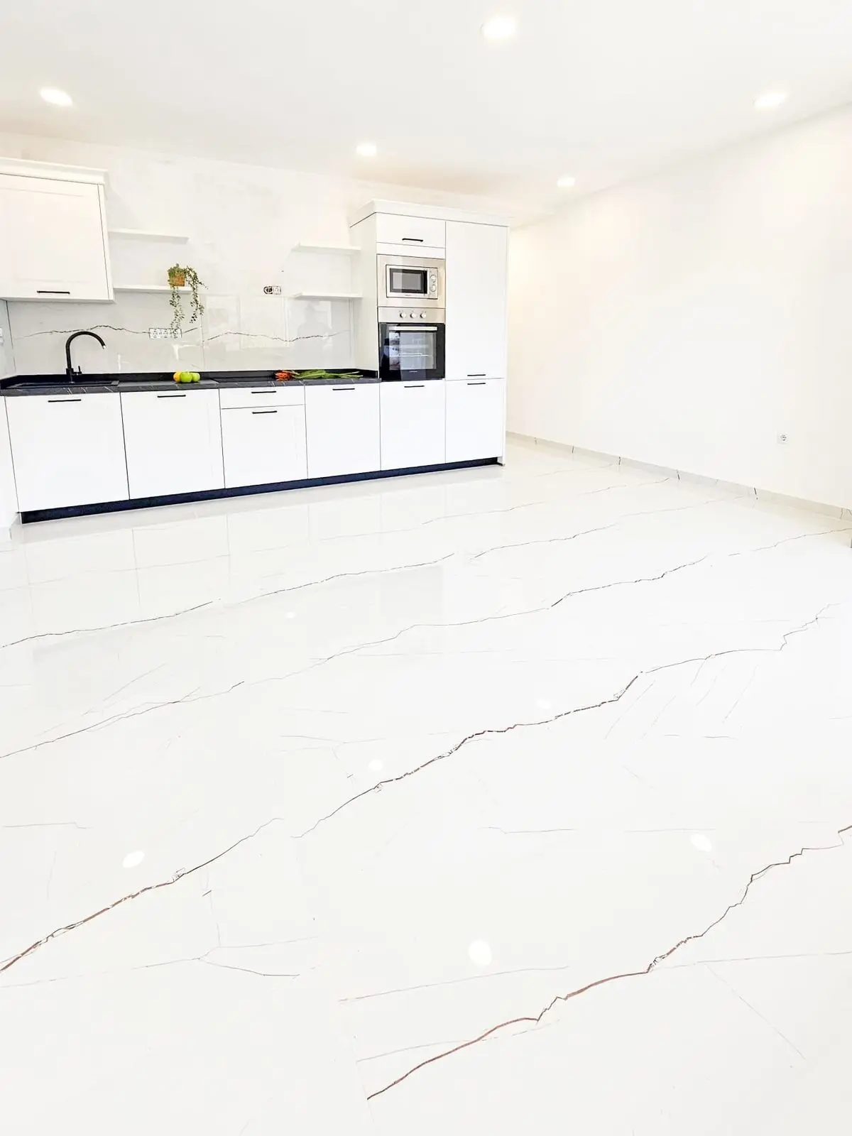 Middle Floor Apartment for sale in Marbella — photo 1