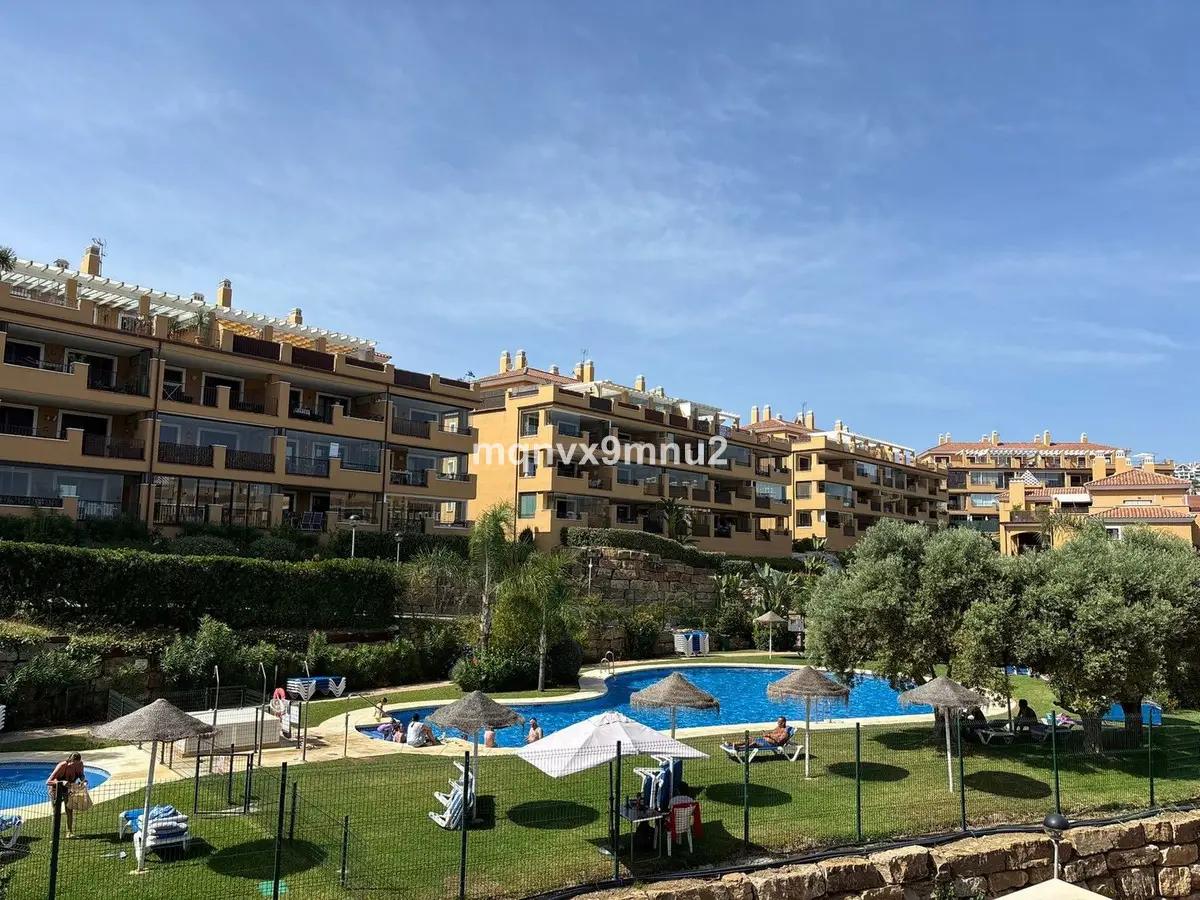 Middle Floor Apartment for sale in La Cala de Mijas — photo 1