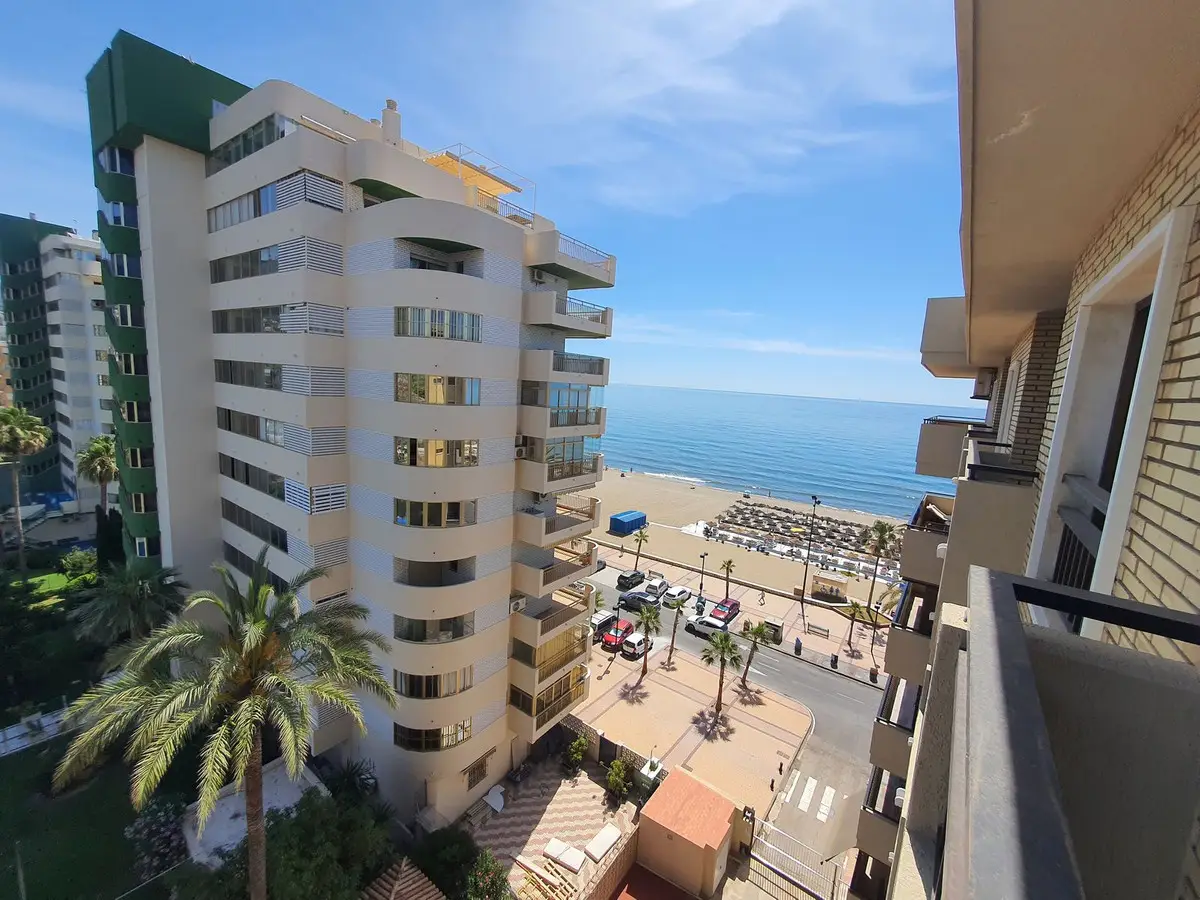 Middle Floor Apartment for sale in Fuengirola — photo 1