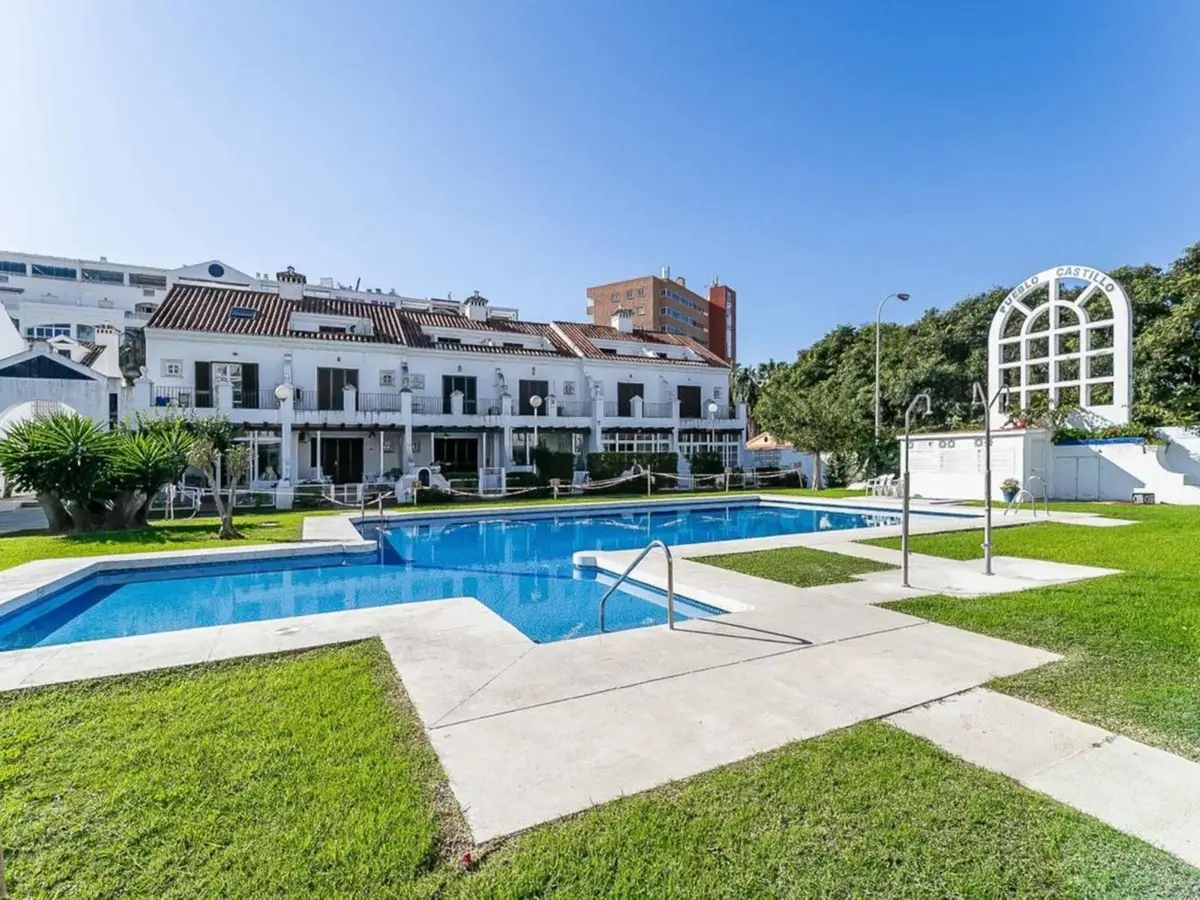 Middle Floor Apartment for sale in Fuengirola — photo 1