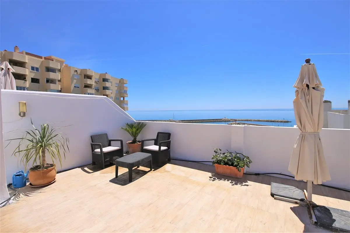 Penthouse for sale in Estepona — photo 1