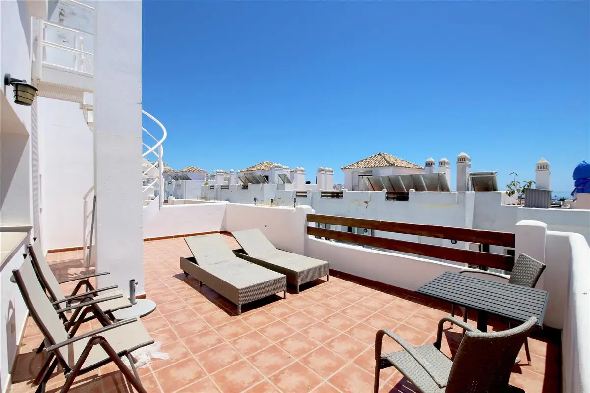 Penthouse for sale in Estepona — photo 1
