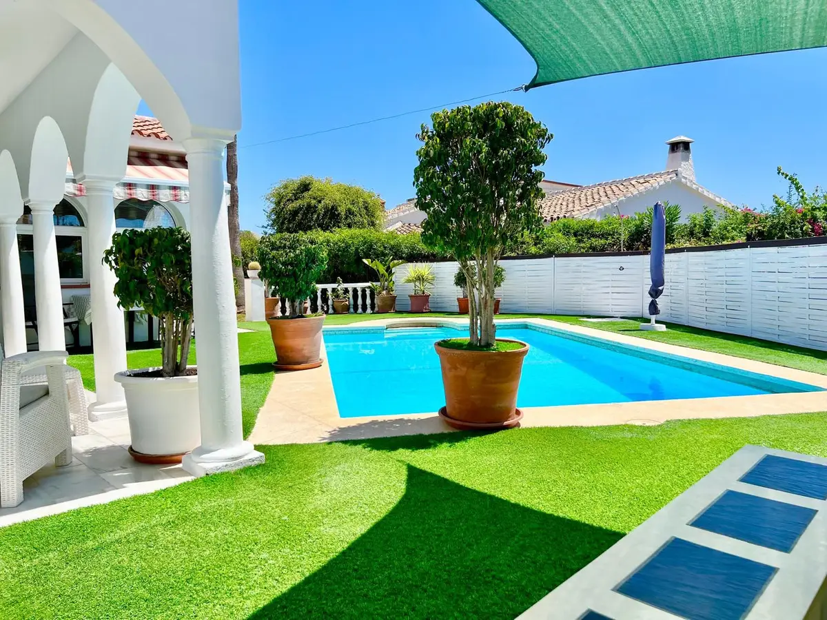 Detached Villa for sale in El Faro — photo 1