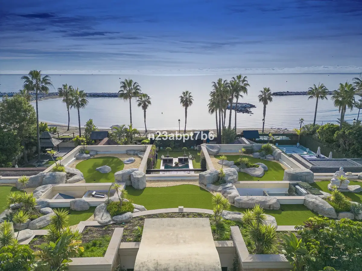 Detached Villa for sale in Puerto Banús — photo 1