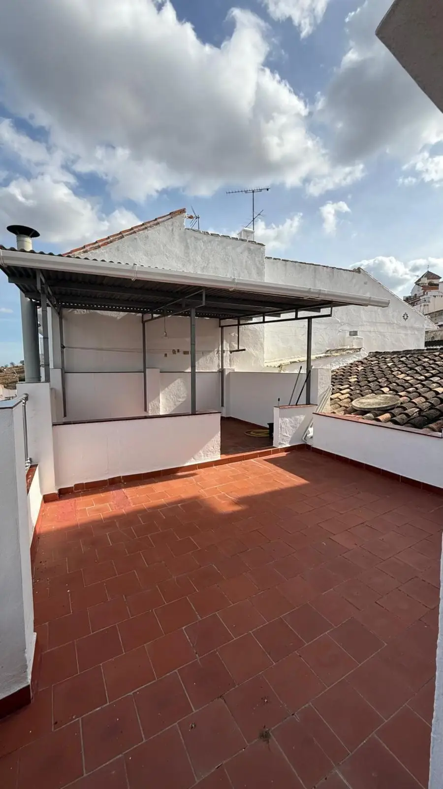 Townhouse for sale in Guaro — photo 1