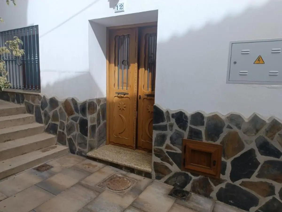 Semi-Detached House for sale in Guaro — photo 1