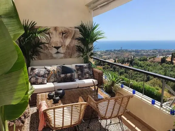 Middle Floor Apartment for sale in Los Monteros — photo 1