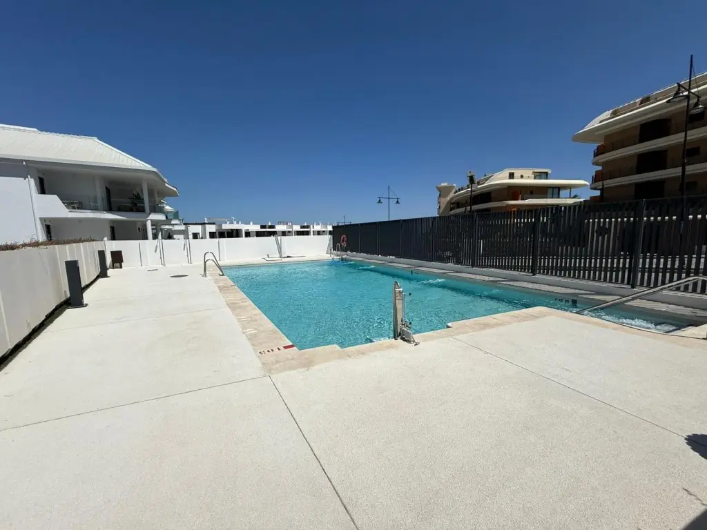 Middle Floor Apartment for sale in Fuengirola — photo 1