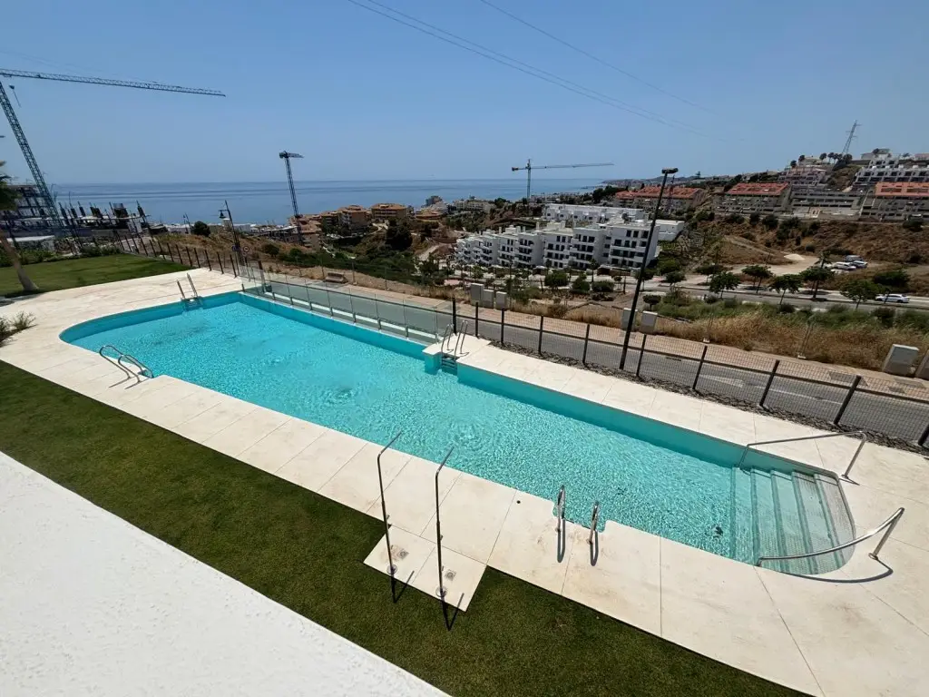 Middle Floor Apartment for sale in Fuengirola — photo 1