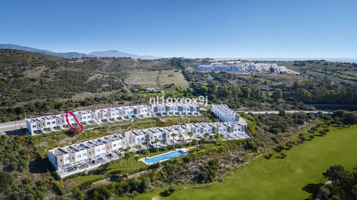 Townhouse for sale in Estepona — photo 1