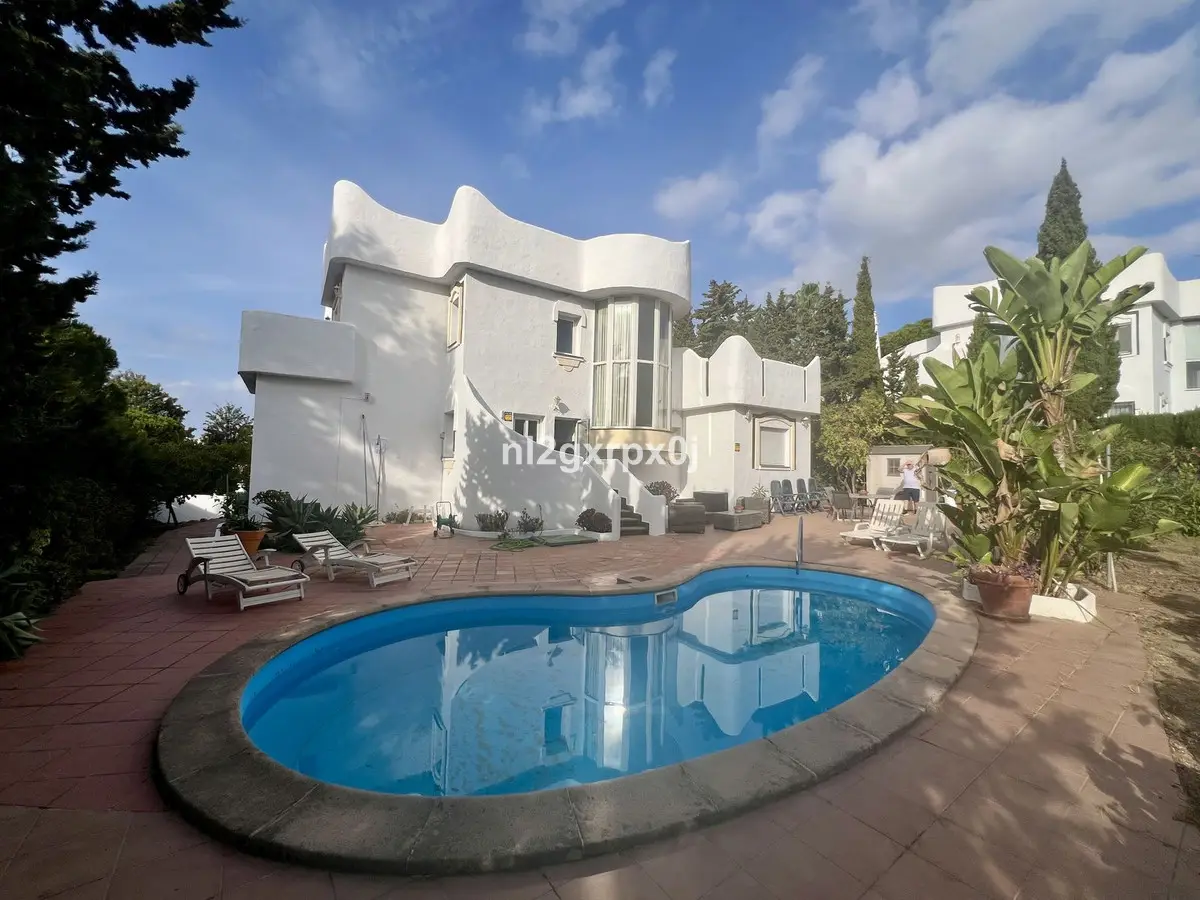 Detached Villa for sale in Reserva de Marbella — photo 1