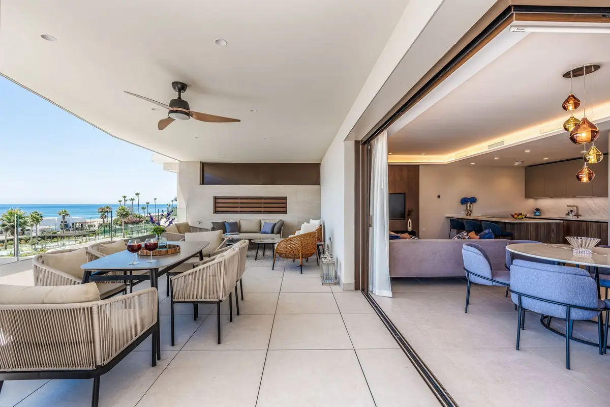 Middle Floor Apartment for sale in Estepona — photo 1