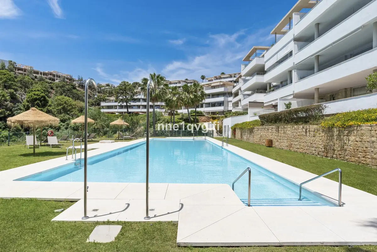 Ground Floor Apartment for sale in Benahavís — photo 1