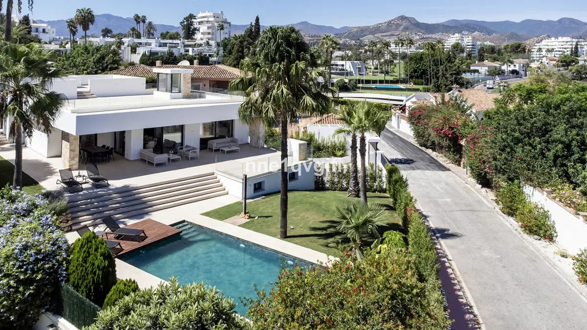 Detached Villa for sale in Guadalmina Alta — photo 1