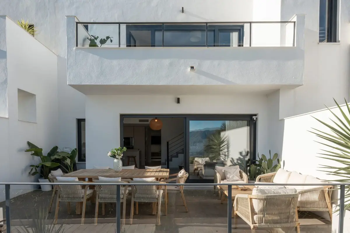 Townhouse for sale in La Mairena — photo 1