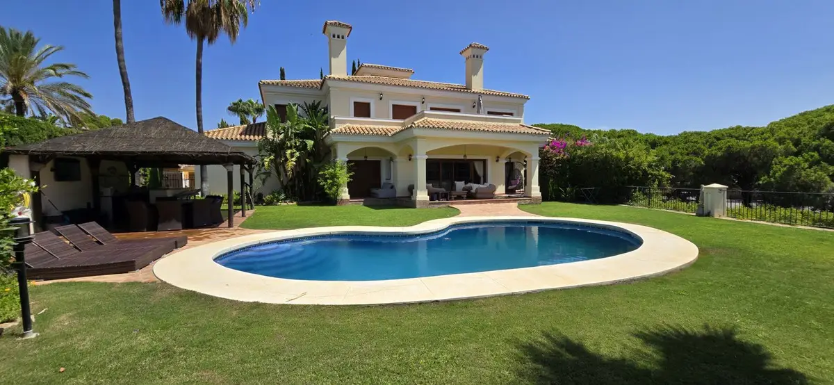 Detached Villa for sale in Calahonda — photo 1