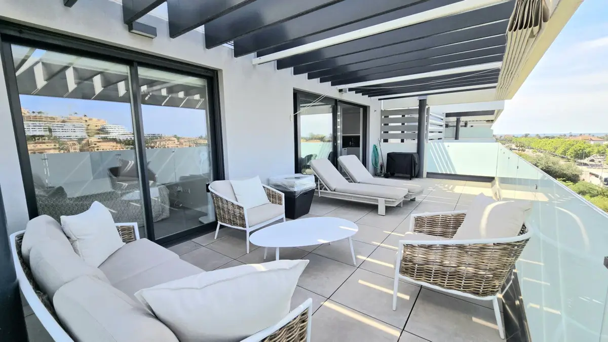 Middle Floor Apartment for sale in La Cala de Mijas — photo 1