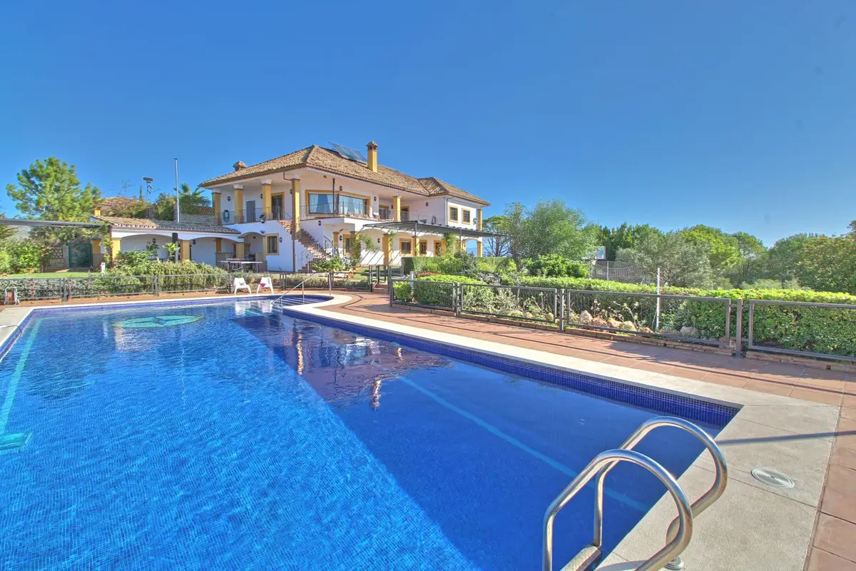 Finca - Cortijo for sale in Estepona — photo 1
