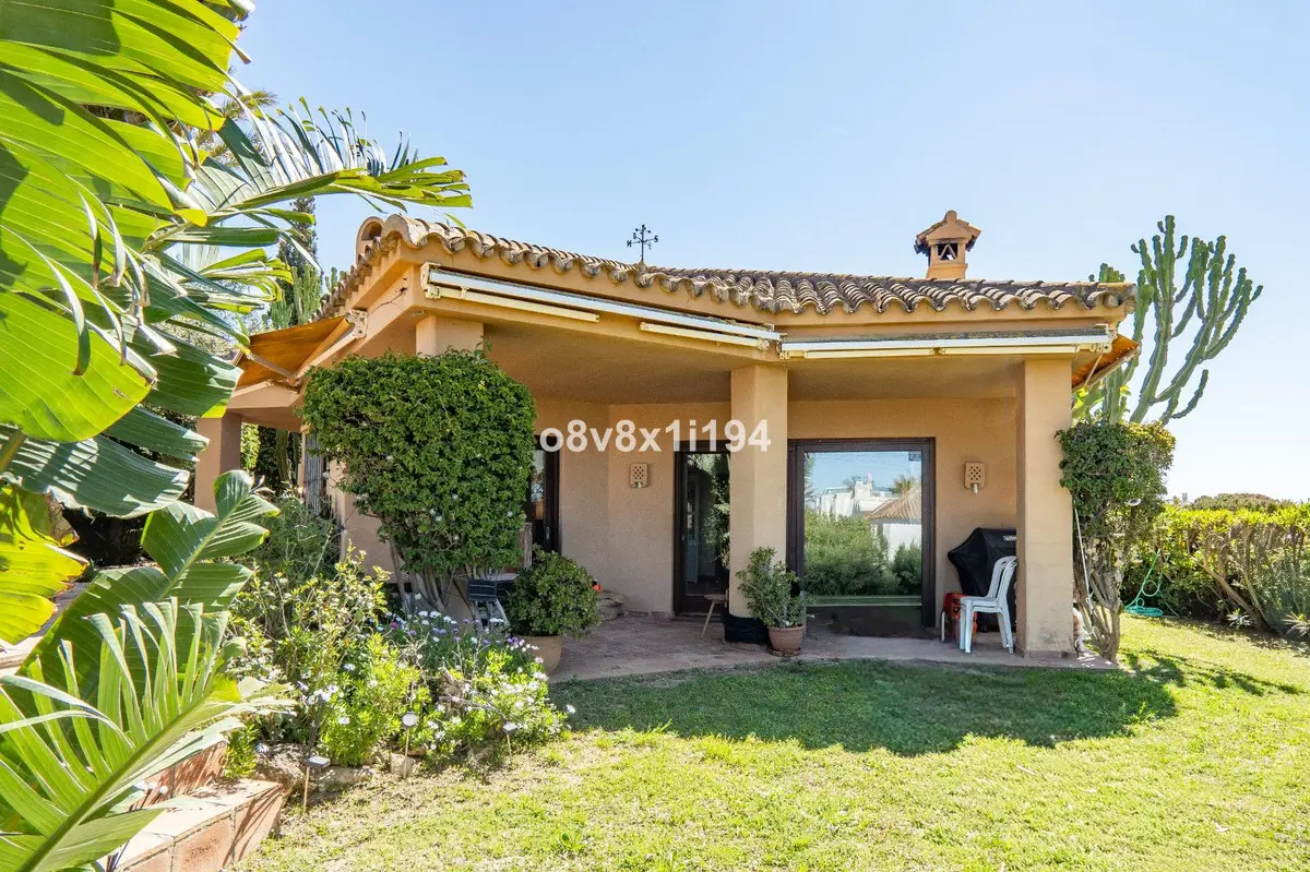 Detached Villa for sale in Marbella — photo 1