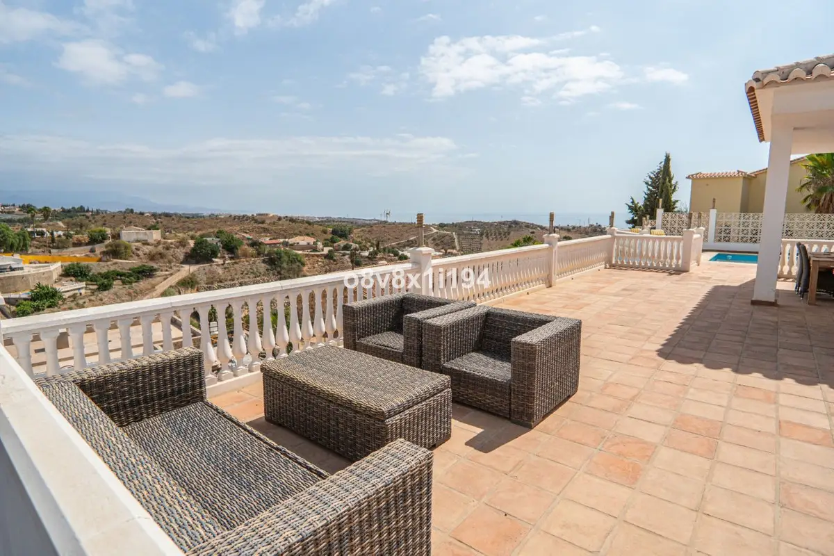 Detached Villa for sale in Benajarafe — photo 1