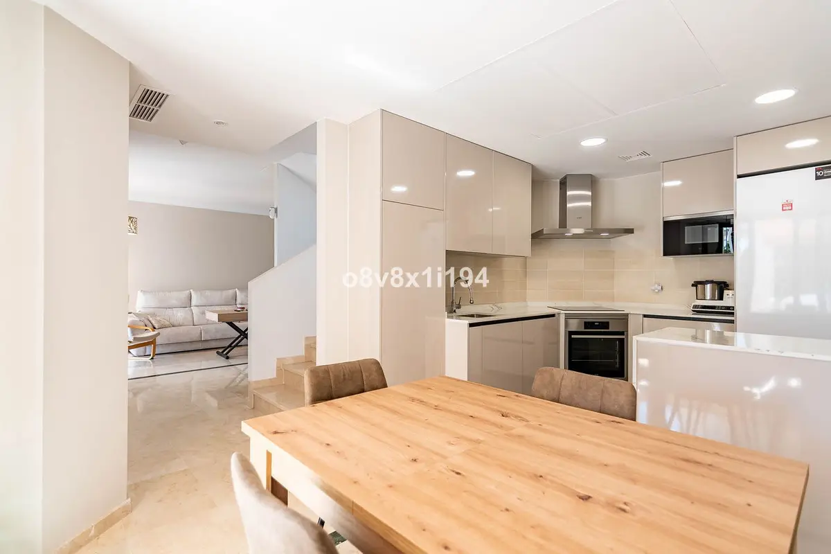 Semi-Detached House for sale in Casares — photo 1