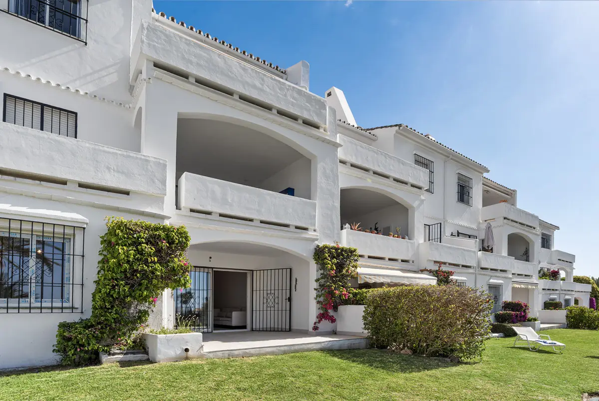 Ground Floor Apartment for sale in Nueva Andalucía — photo 1