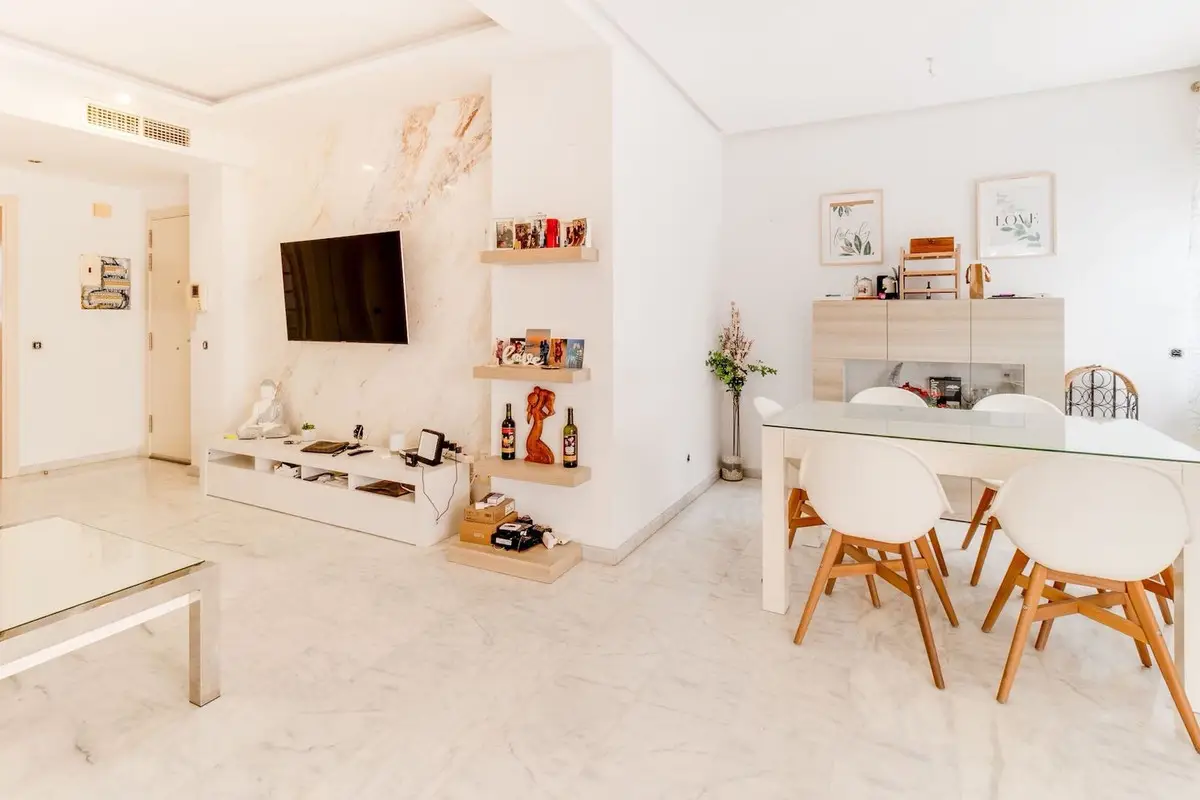 Middle Floor Apartment for sale in Estepona — photo 1
