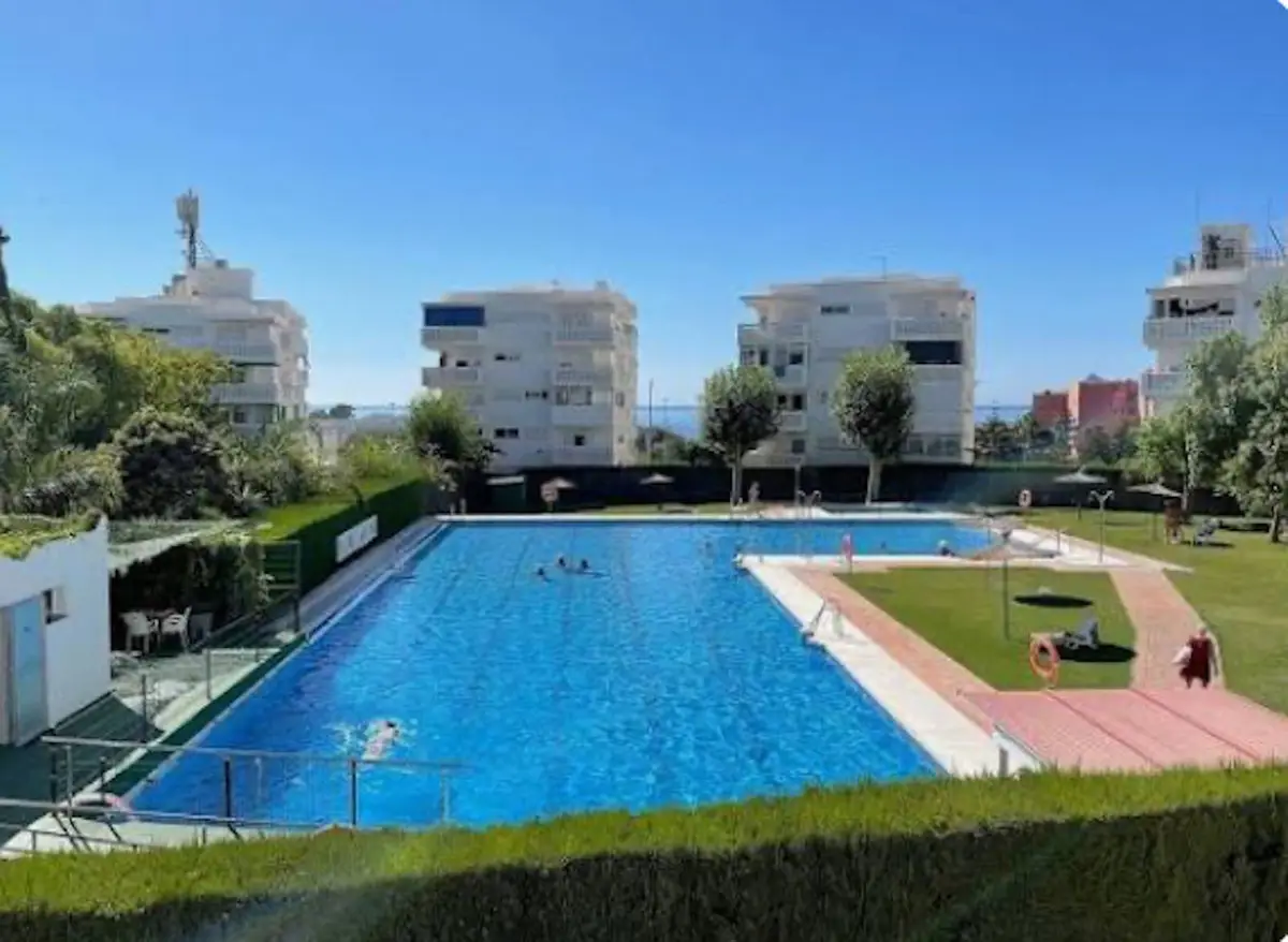 Middle Floor Apartment for sale in Estepona — photo 1