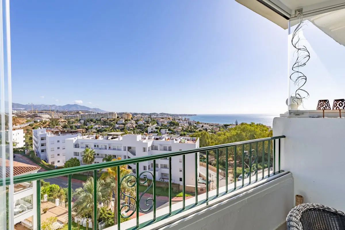 Middle Floor Apartment for sale in La Cala de Mijas — photo 1