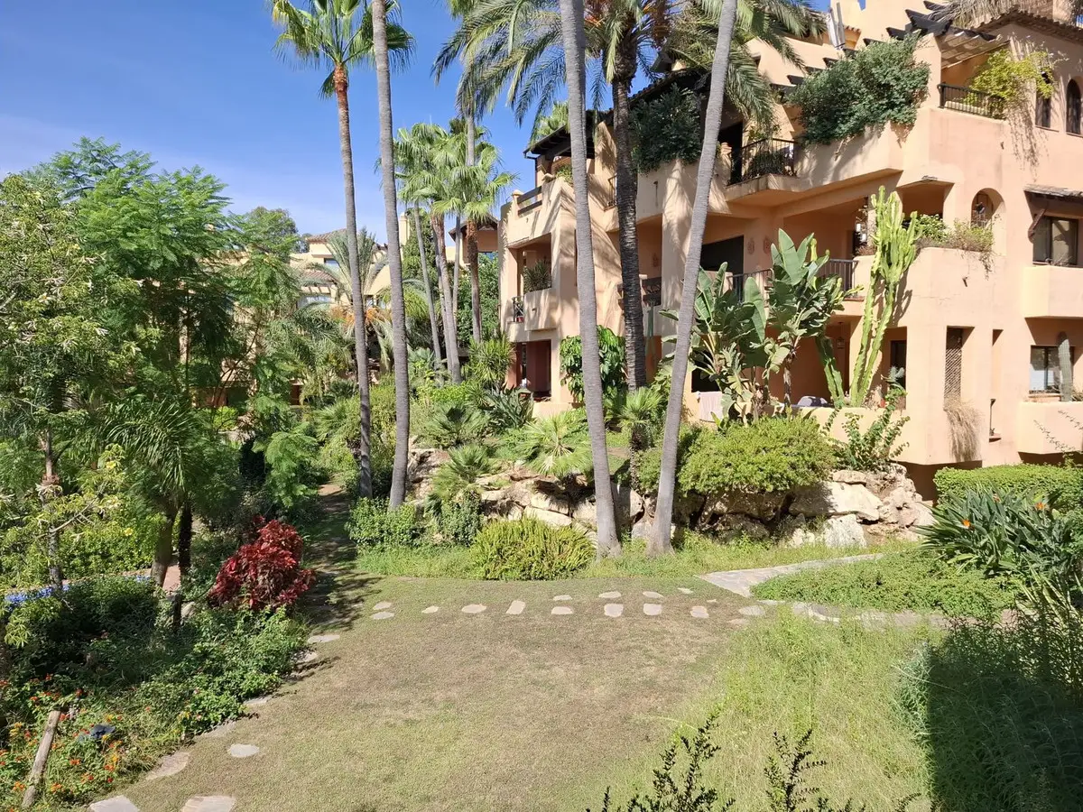 Middle Floor Apartment for sale in El Paraiso — photo 1