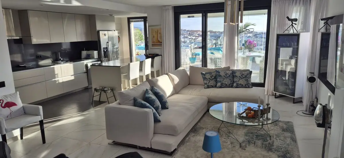 Penthouse for sale in Estepona — photo 1
