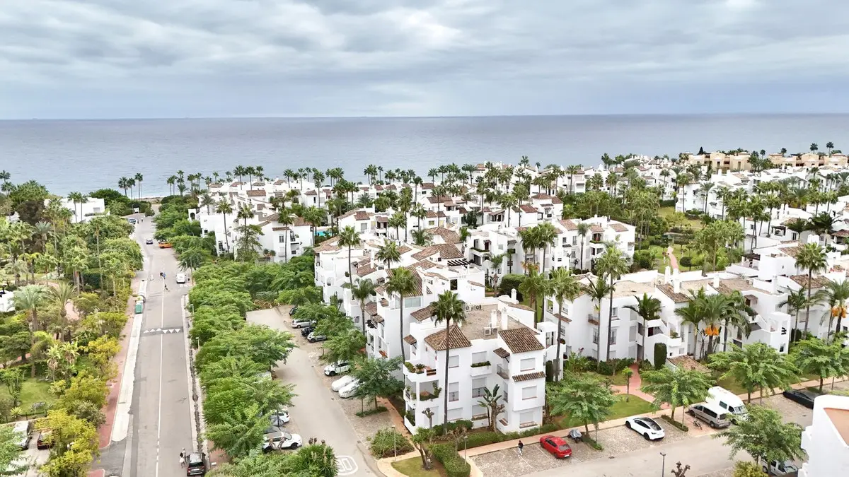 Middle Floor Apartment for sale in Costalita — photo 1
