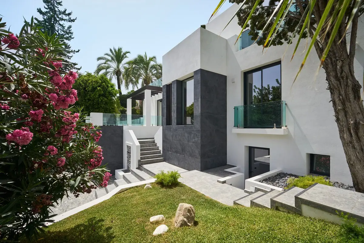 Detached Villa for sale in Sierra Blanca — photo 1