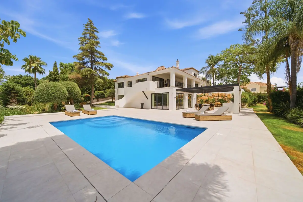 Detached Villa for sale in Benahavís — photo 1