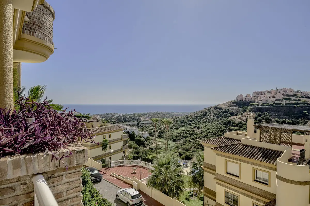 Ground Floor Apartment for sale in Calahonda — photo 1