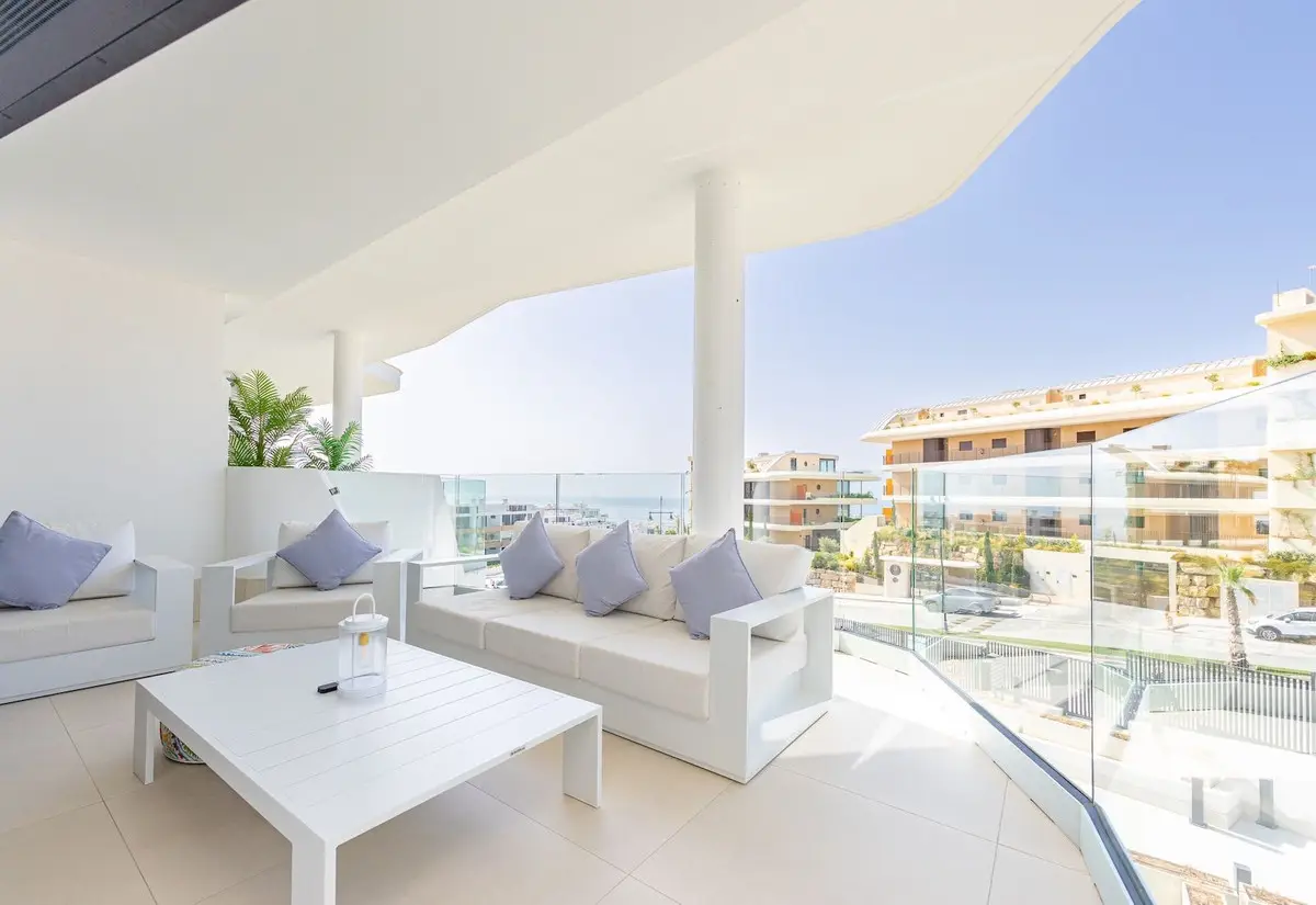 Middle Floor Apartment for sale in Fuengirola — photo 1