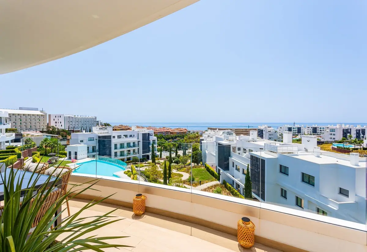 Middle Floor Apartment for sale in Fuengirola — photo 1