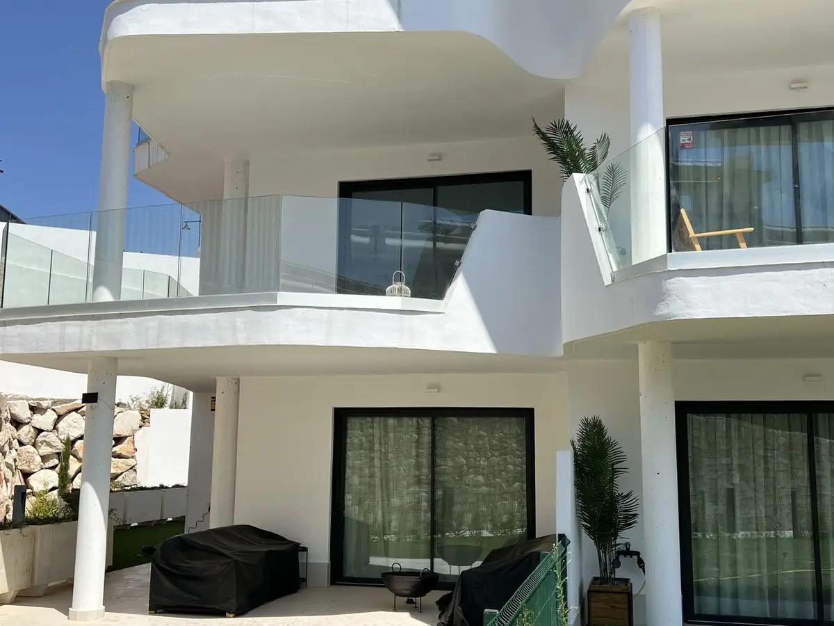 Middle Floor Apartment for sale in Fuengirola — photo 1