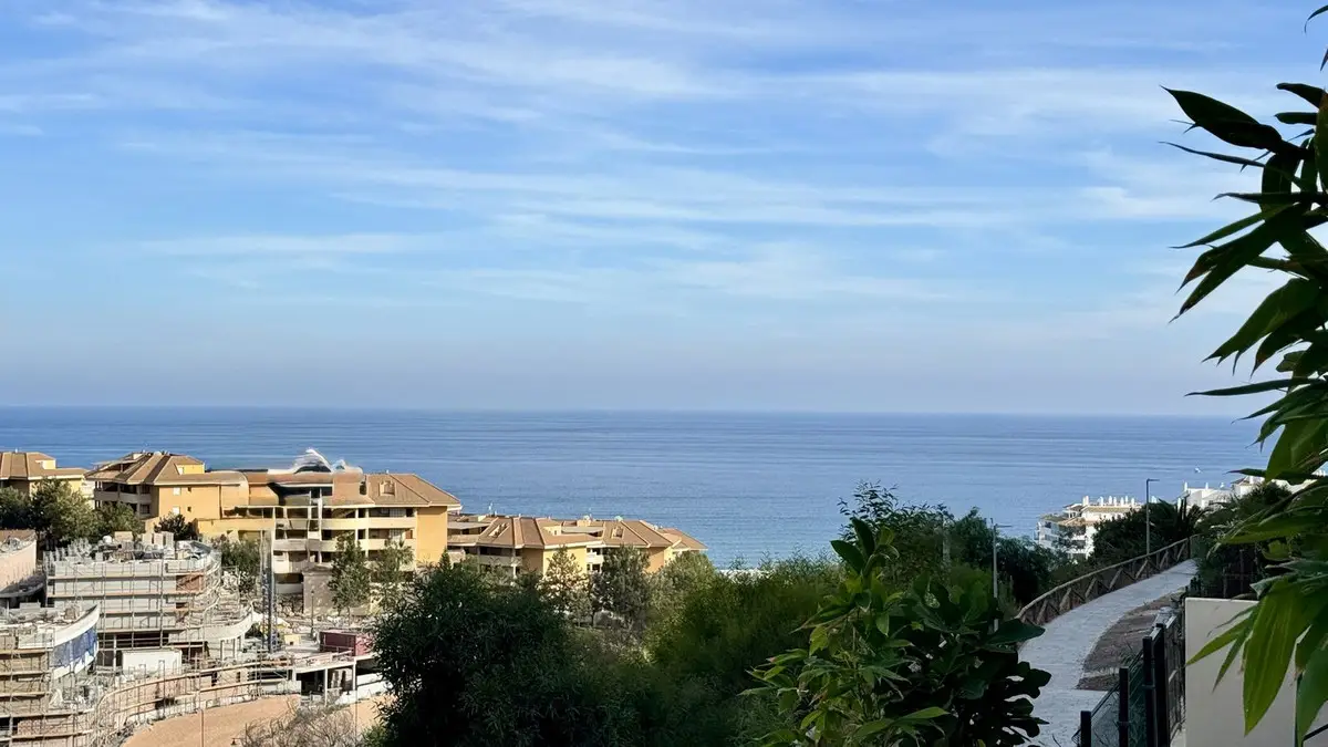Middle Floor Apartment for sale in Fuengirola — photo 1
