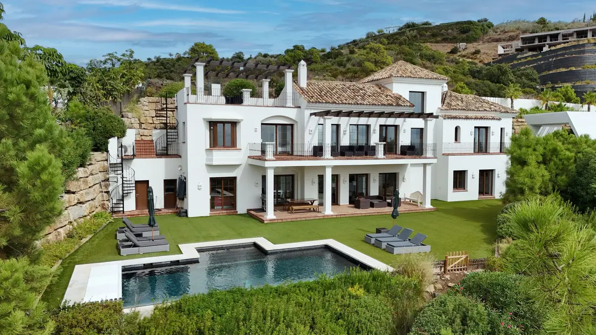 Detached Villa for sale in Benahavís — photo 1