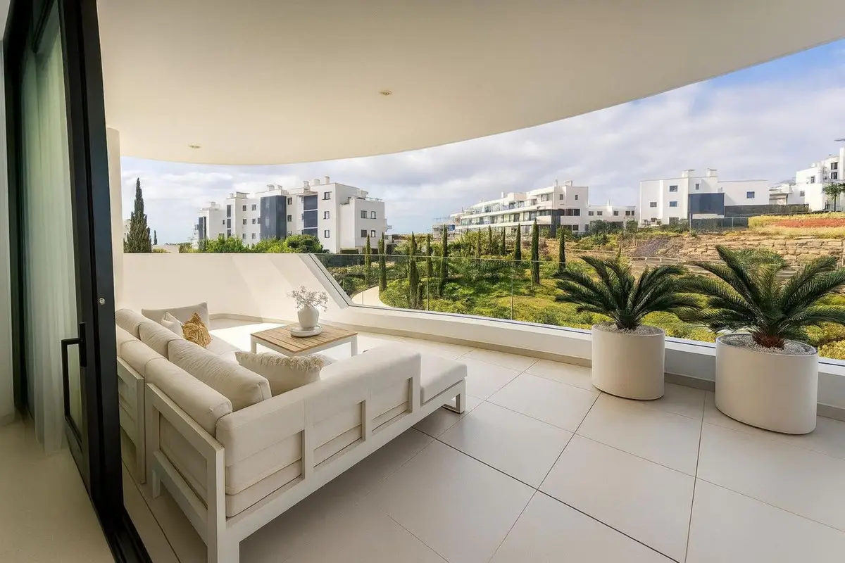 Middle Floor Apartment for sale in Fuengirola — photo 1