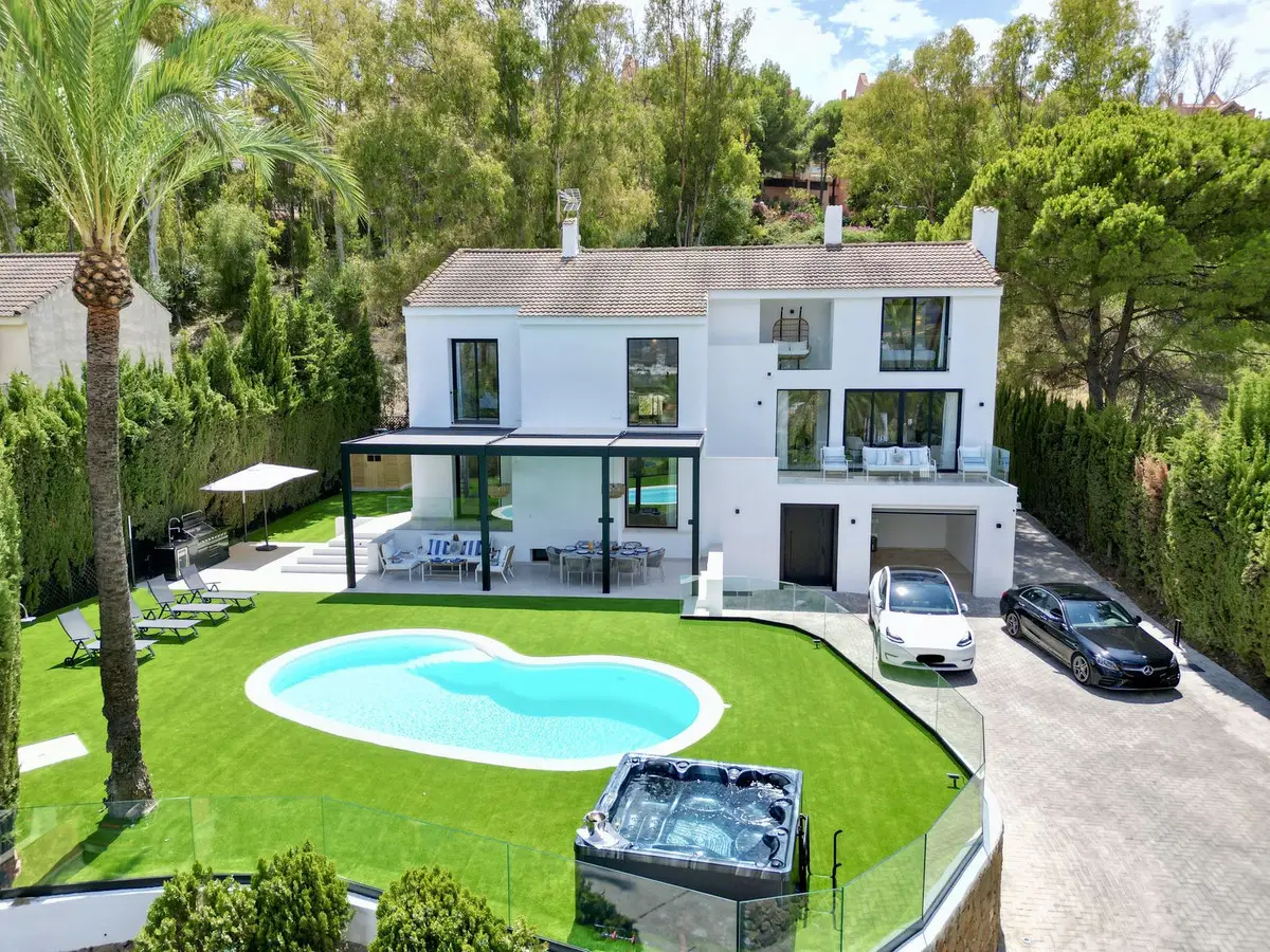 Detached Villa for sale in Nueva Andalucía — photo 1