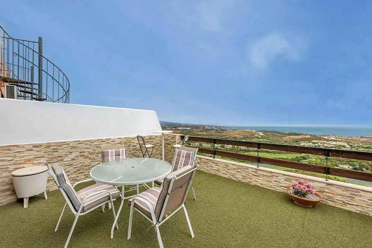 Top Floor Apartment for sale in Casares — photo 1