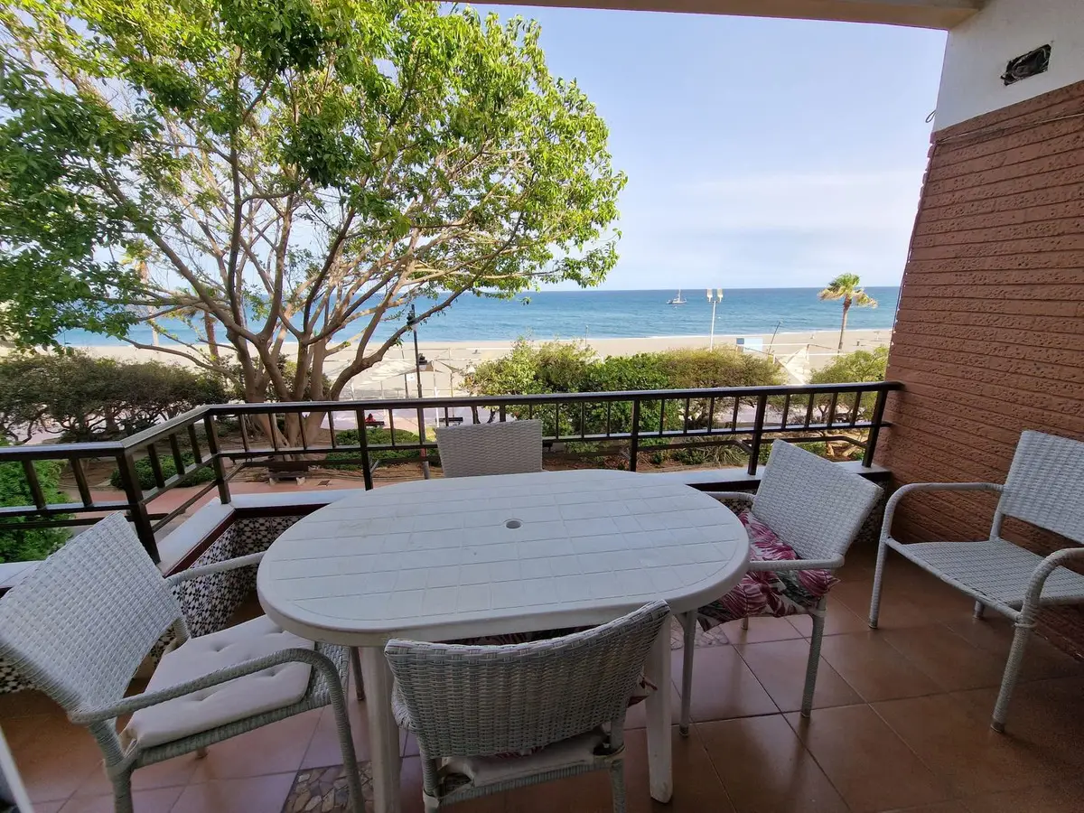 Middle Floor Apartment for sale in Estepona — photo 1
