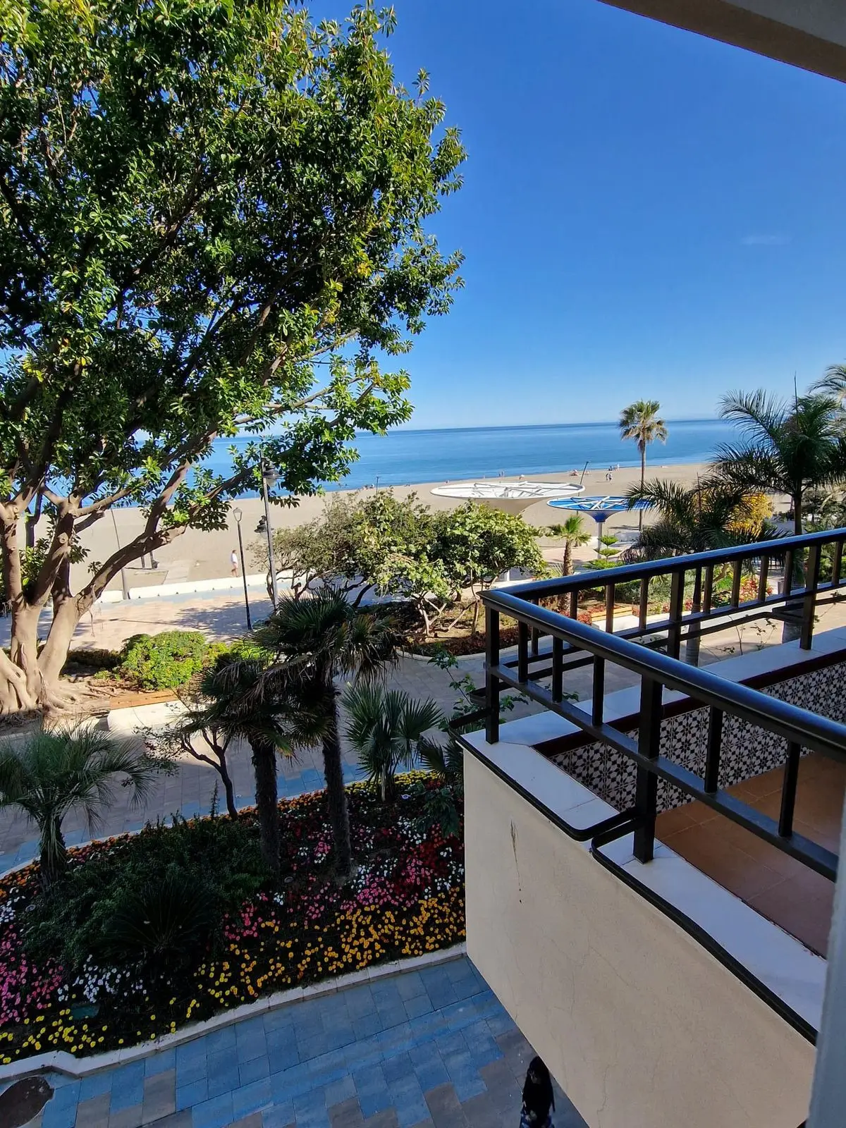 Middle Floor Apartment for sale in Estepona — photo 1