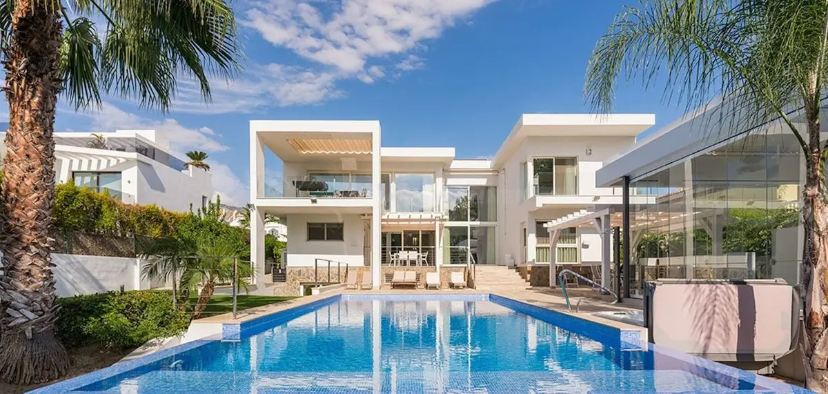 Detached Villa for sale in Nueva Andalucía — photo 1