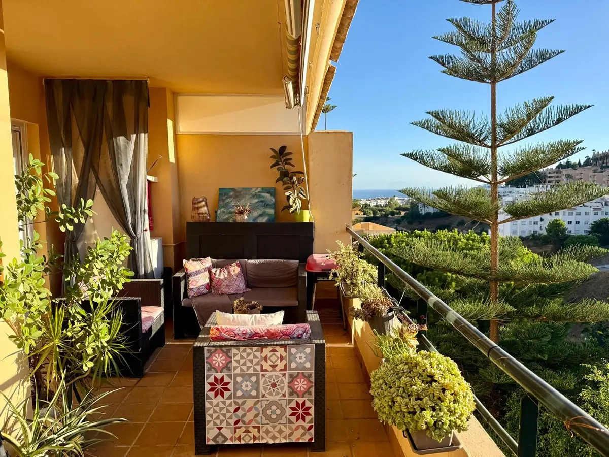 Middle Floor Apartment for sale in Calahonda — photo 1