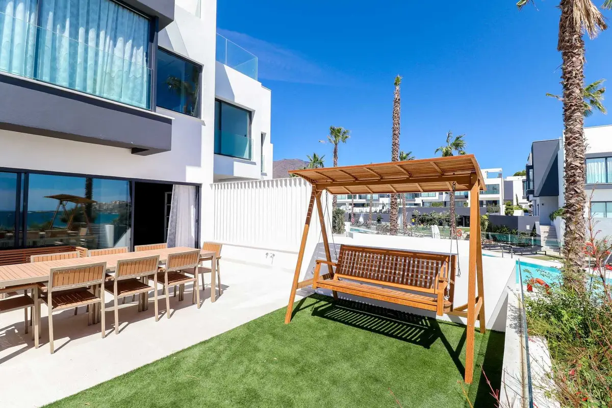 Townhouse for sale in Estepona — photo 1